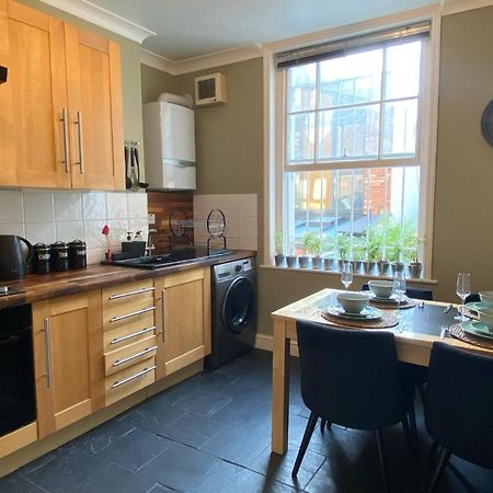 Spacious 2-Bed Flat With Garden, 3 Minutes Walk From Oval Tube Station London Exterior photo
